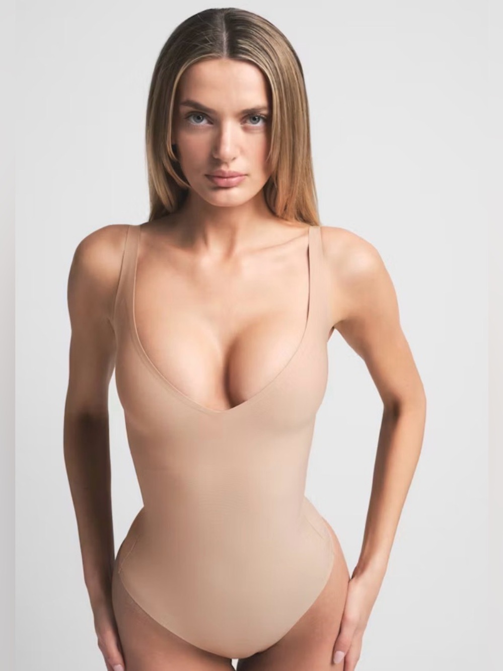 SKIMS Core Sculpting Plunge Thong Bodysuit - Small - NWT and bag - color: Clay